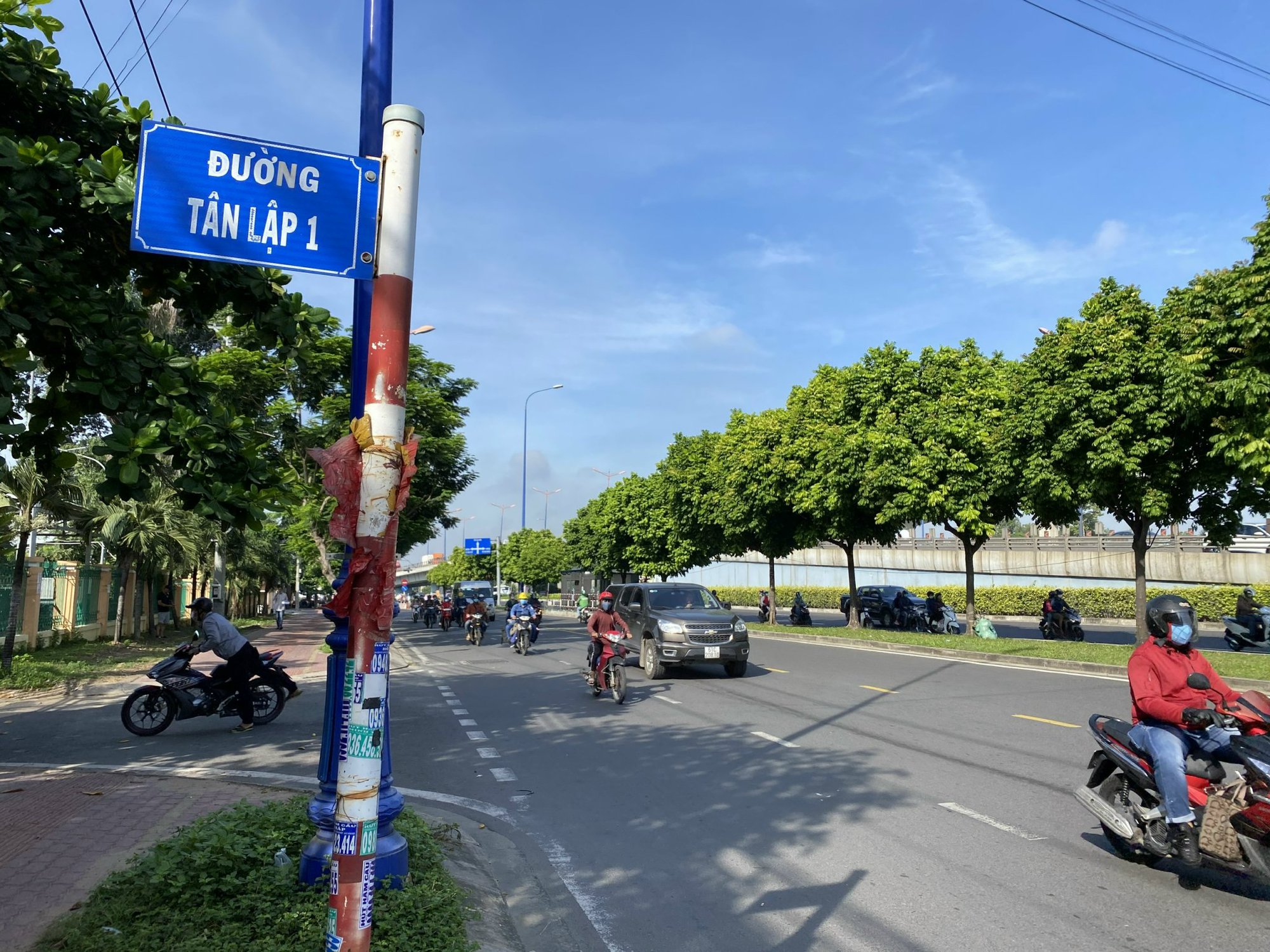 Đường song hành Xa lộ Hà Nội cho phép lưu thông 2 chiều - Ảnh 1.