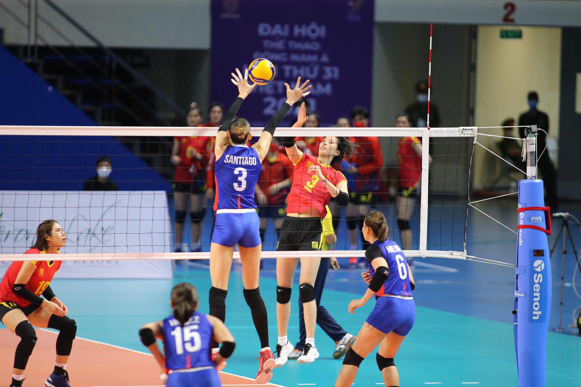 Bóng chuyền nữ Việt Nam thắng Philippines, vào chung kết SEA Games 31 - Ảnh 2.