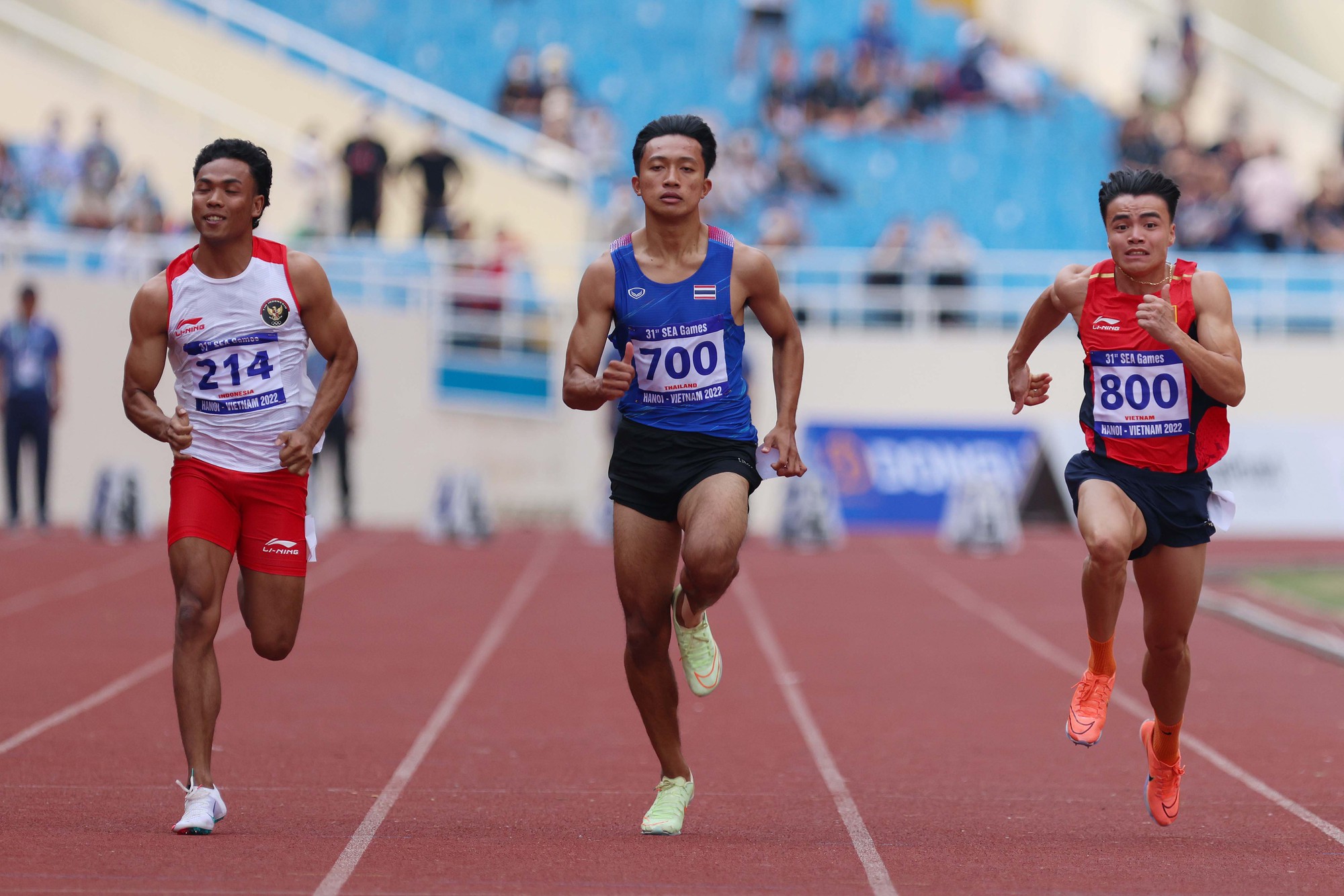 Thần đồng điền kinh Thái Lan khoe tốc độ kinh ngạc tại SEA Games 31 - Ảnh 2.