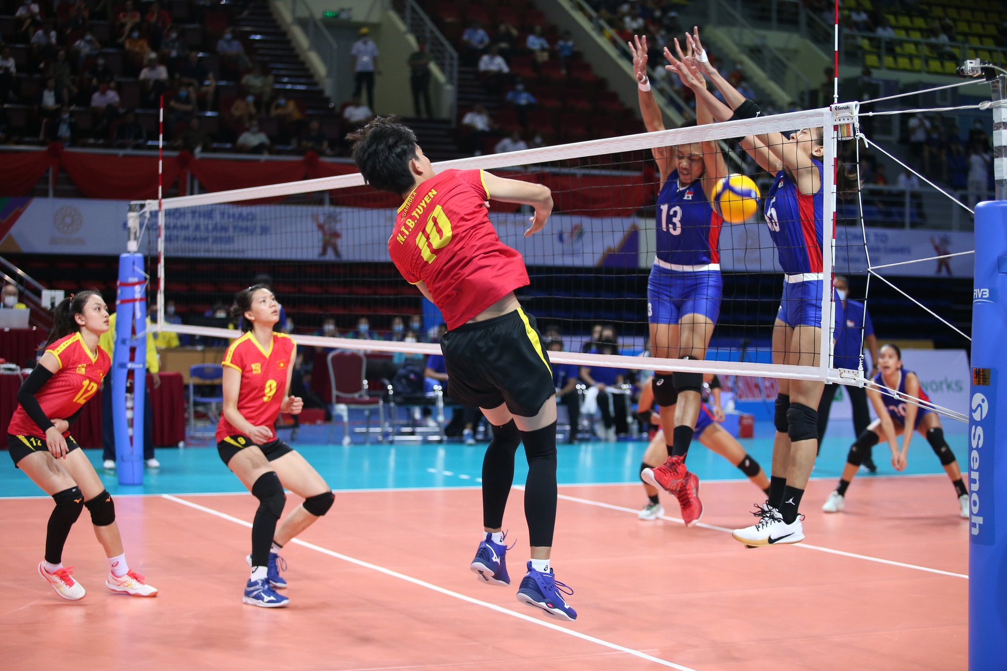 Bóng chuyền nữ Việt Nam thắng Philippines, vào chung kết SEA Games 31 - Ảnh 5.