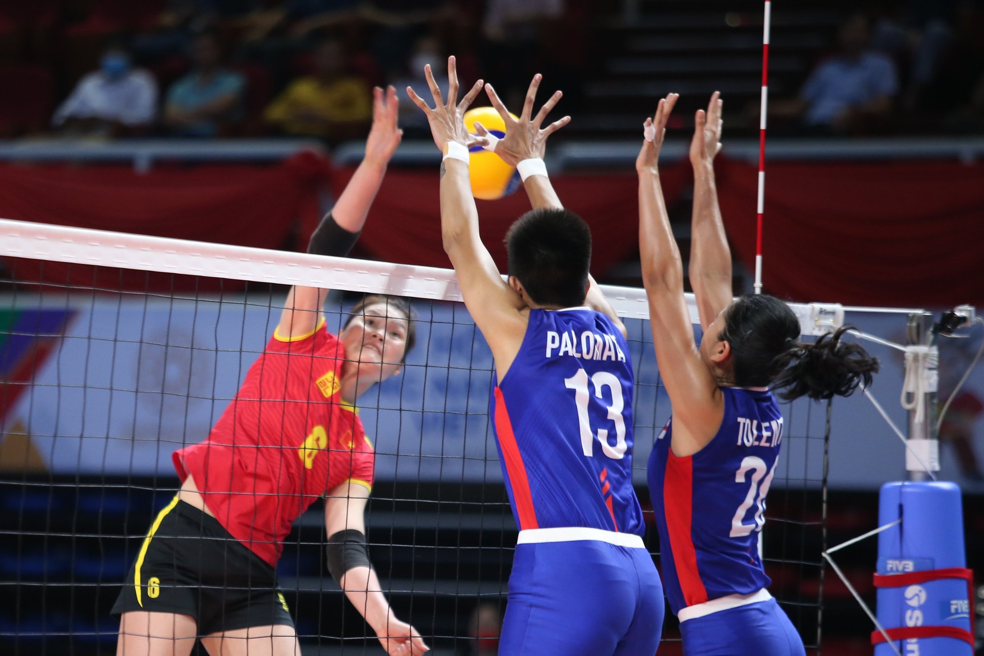 Bóng chuyền nữ Việt Nam thắng Philippines, vào chung kết SEA Games 31 - Ảnh 6.