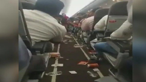 Boeing plane landed, 40 people were injured - Photo 1.