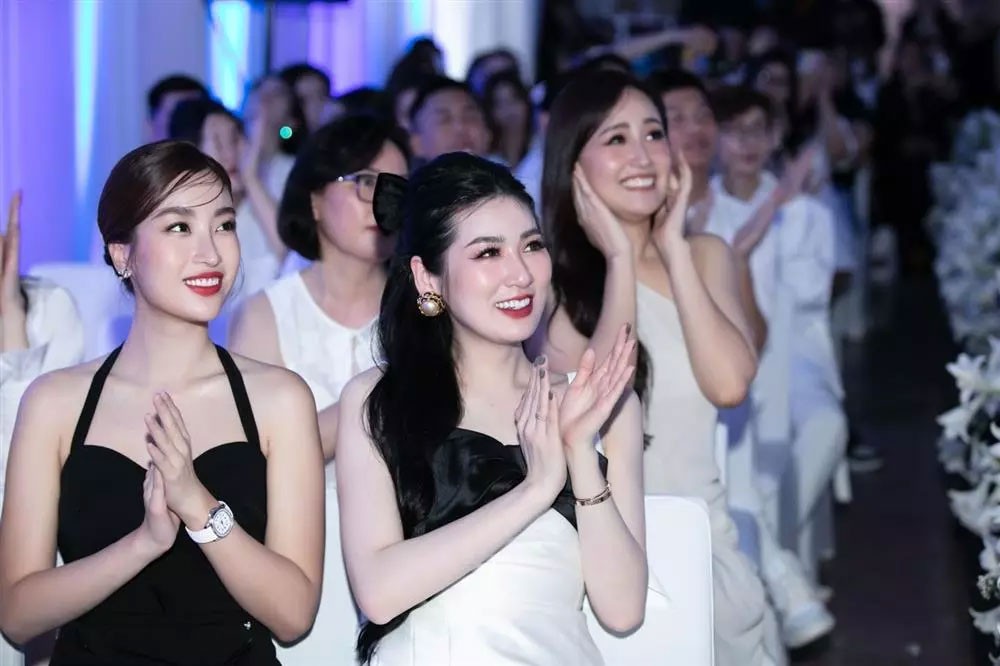 Thoát vai gái ngoan, Đỗ Mỹ Linh sexy khó cưỡng - Ảnh 5. Thoát vai gái ngoan, Đỗ Mỹ Linh sexy khó cưỡng - Ảnh 5.