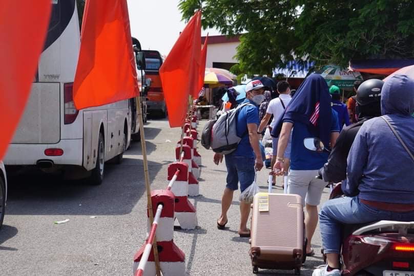 Du khách vật vã 2 ngày mới rời được Cát Bà - Ảnh 3. Du khách vật vã 2 ngày mới rời được Cát Bà - Ảnh 3.