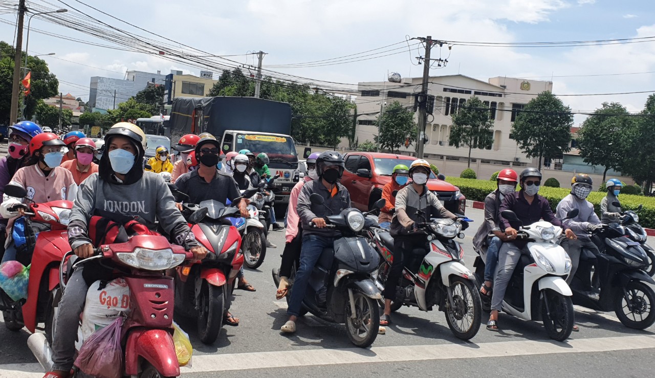 Bình Dương: Người lao động trở lại làm việc trong hào hứng - Ảnh 2. Bình Dương: Người lao động trở lại làm việc trong hào hứng - Ảnh 2.