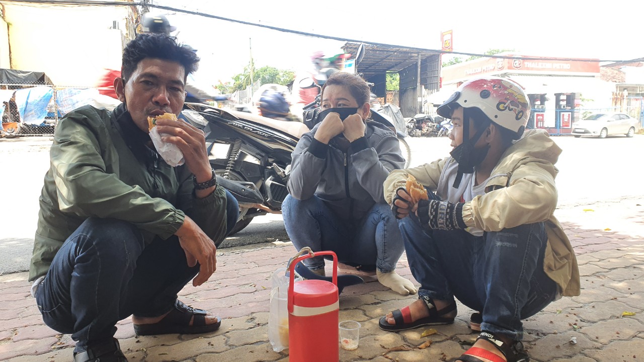 Bình Dương: Người lao động trở lại làm việc trong hào hứng - Ảnh 5. Bình Dương: Người lao động trở lại làm việc trong hào hứng - Ảnh 5.