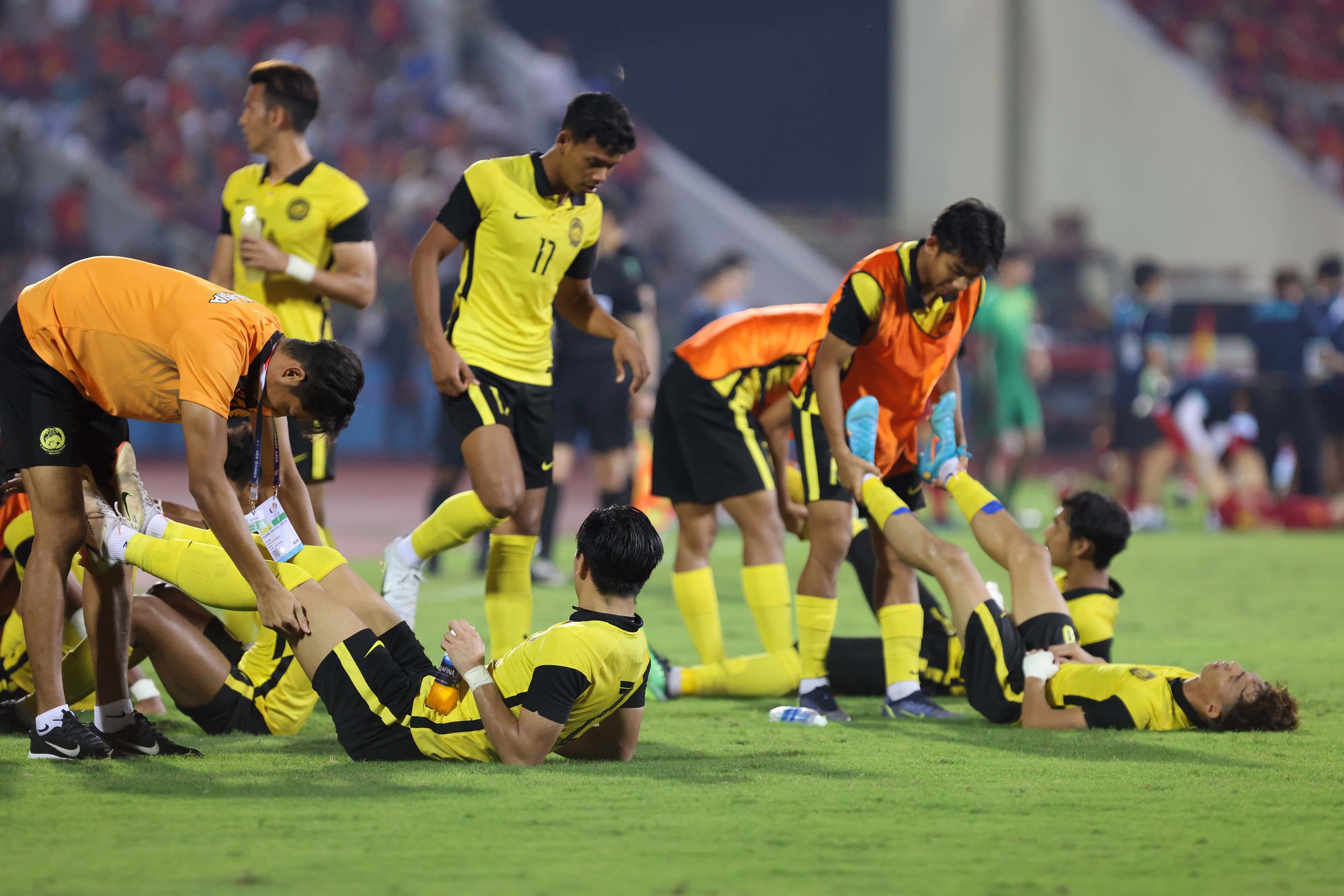 Thủ môn U23 Malaysia khóc nức nở sau khi thua U23 Việt Nam - Ảnh 10.
