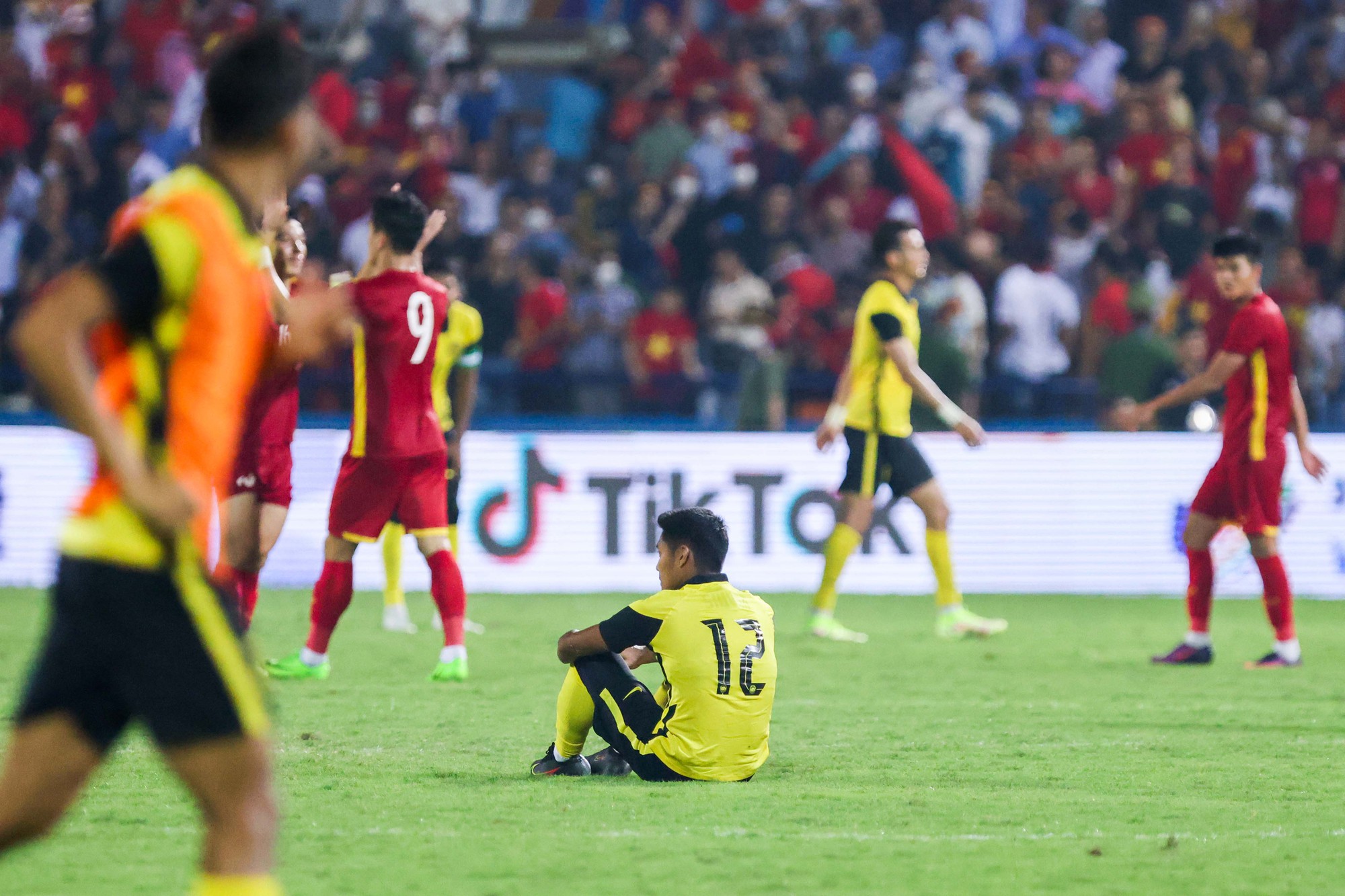 Thủ môn U23 Malaysia khóc nức nở sau khi thua U23 Việt Nam - Ảnh 3.