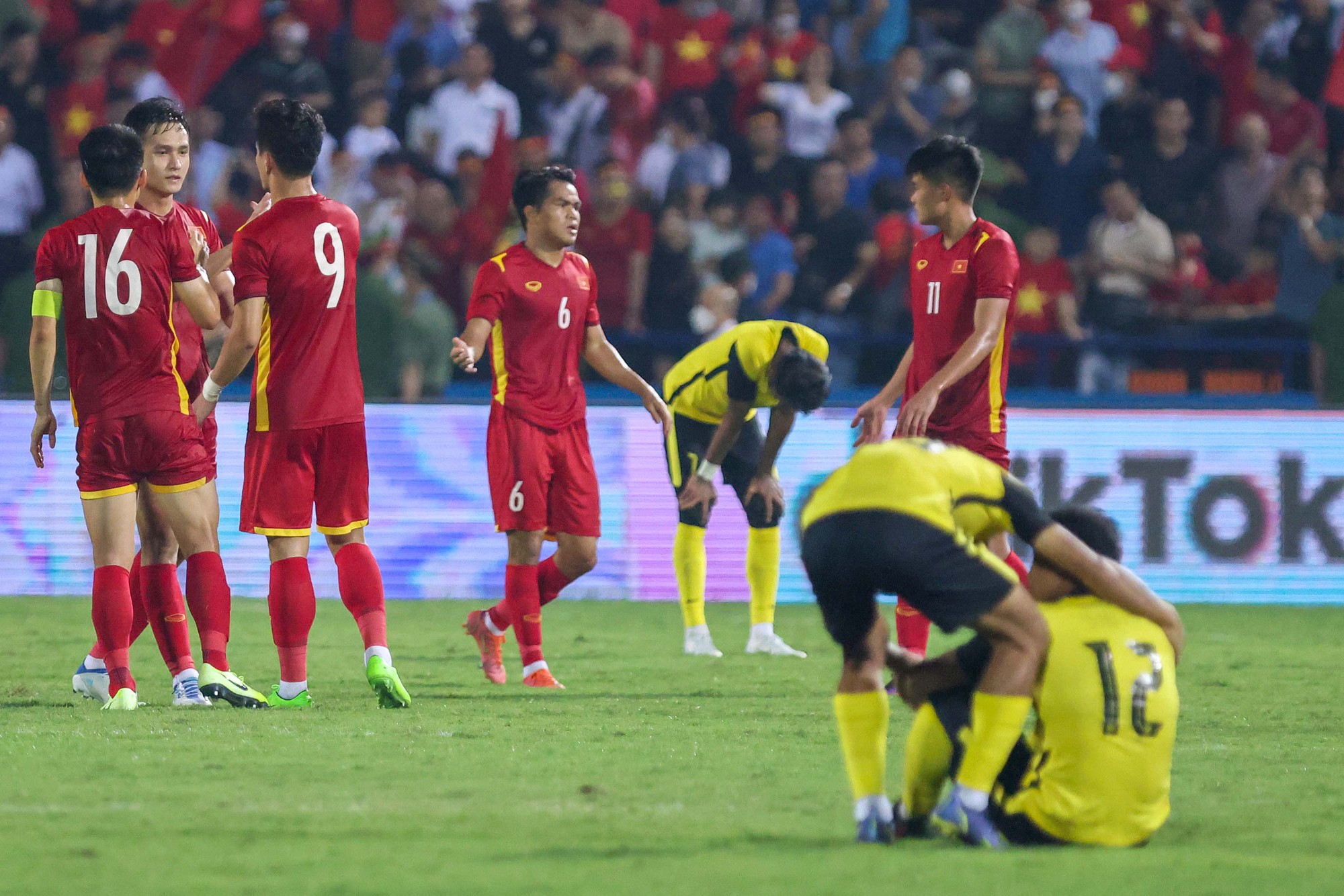 U23 Việt Nam: Hãy cùng đón xem hình ảnh của đội tuyển U23 Việt Nam - những chàng trai trẻ, tài năng đầy khát khao chiến thắng trên sân cỏ. Dù thất bại hay chiến thắng, họ luôn là niềm tự hào của đất nước và đã ghi dấu ấn đậm nét trong trái tim người hâm mộ.