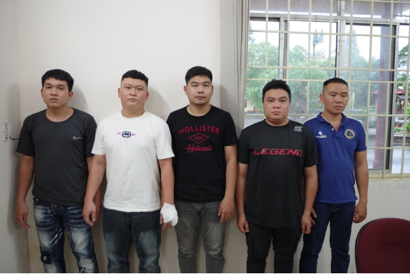 Vụ 3 người trên ôtô bị đánh gục ở TP Long Khánh: Cùng lúc bắt tạm giam 5 người - Ảnh 1.