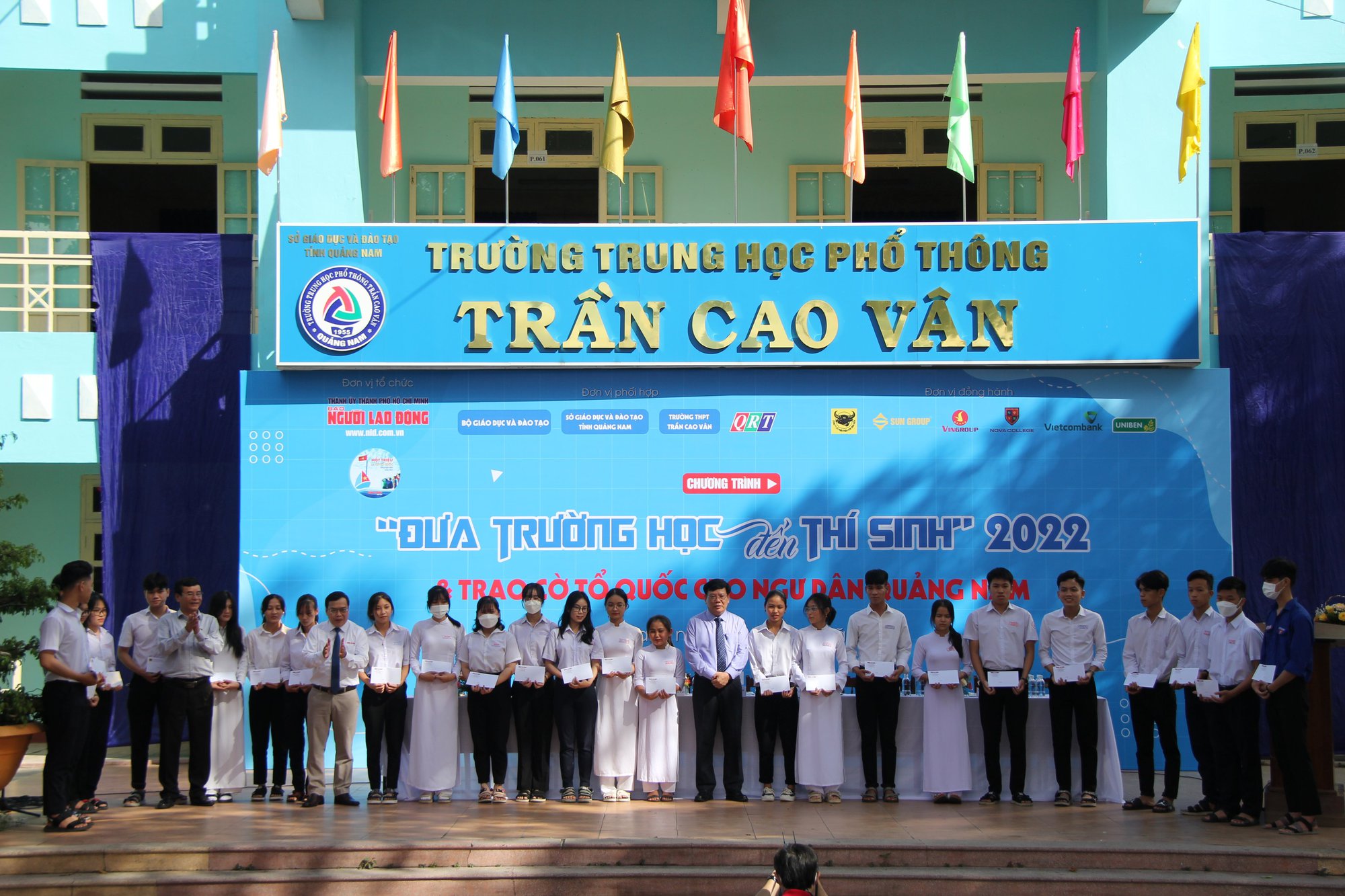 Trao thêm 7.000 lá cờ Tổ quốc cho ngư dân Quảng Nam - Ảnh 5.