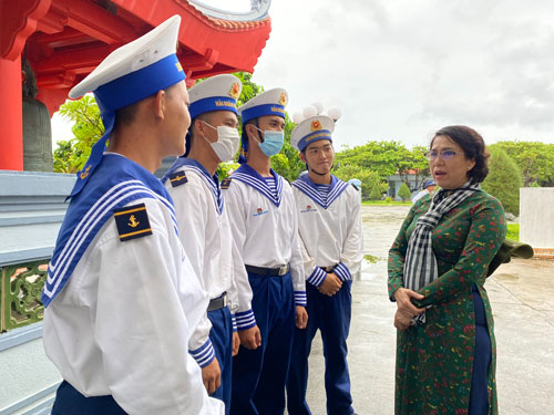 Can trường nơi đầu sóng ngọn gió - Ảnh 2.