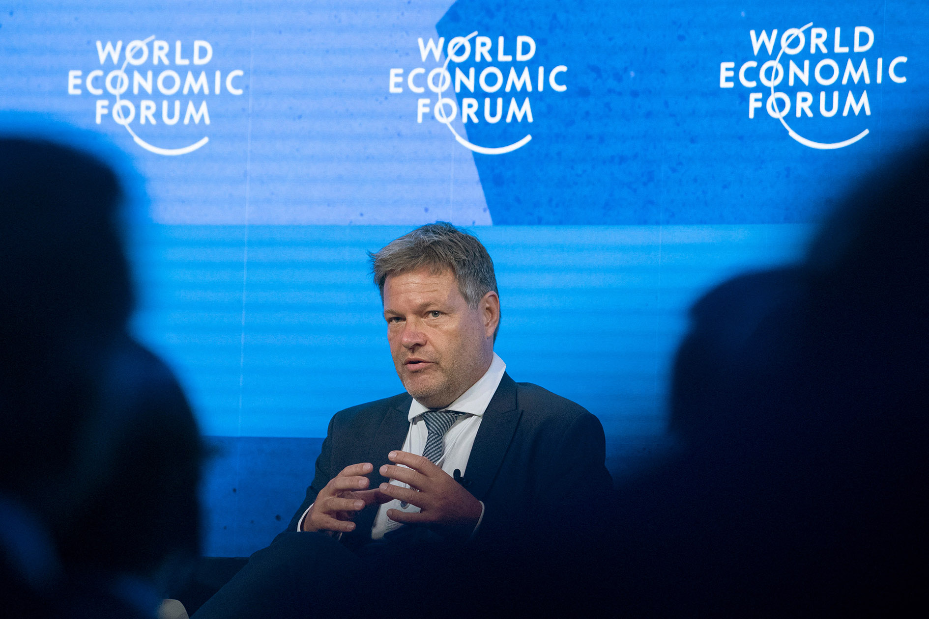 Many worries at the World Economic Forum - Photo 1.