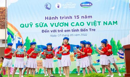 Vinamilk khởi động hành trình năm thứ 15 của Quỹ sữa vươn cao Việt Nam tại nhiều địa phương - Ảnh 3.