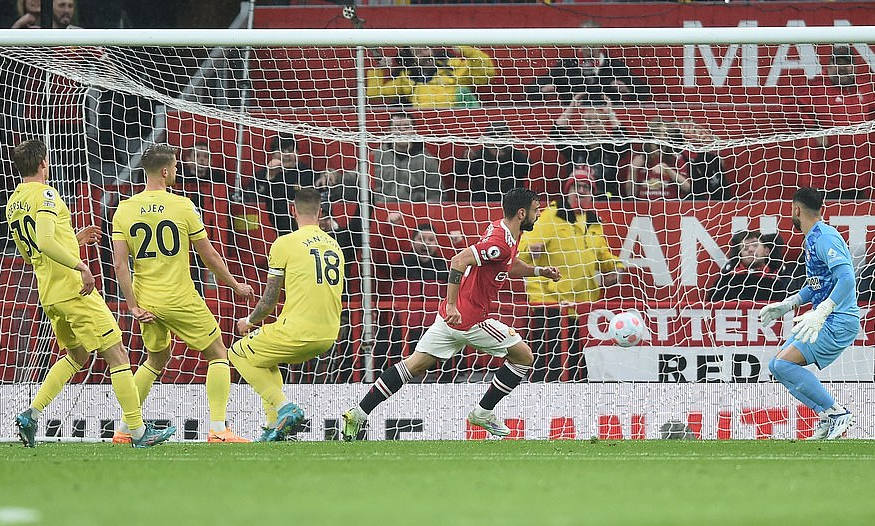 Ronaldo rực sáng ở Old Trafford, Man United vẫn khó mơ tranh Top 4 - Ảnh 3.