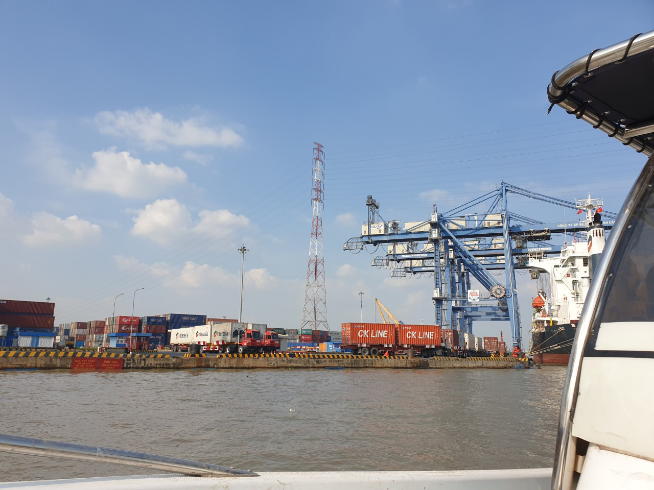 TP HCM nói về thu phí hạ tầng cảng biển - Ảnh 1.