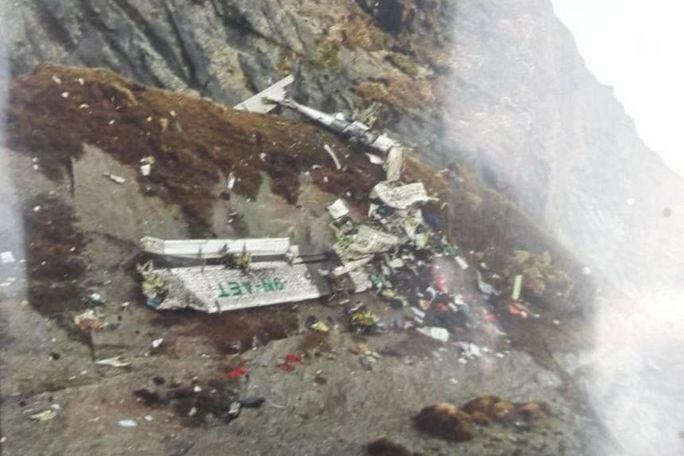 The last body found in the plane crash of 22 people died in Nepal - Photo 1.