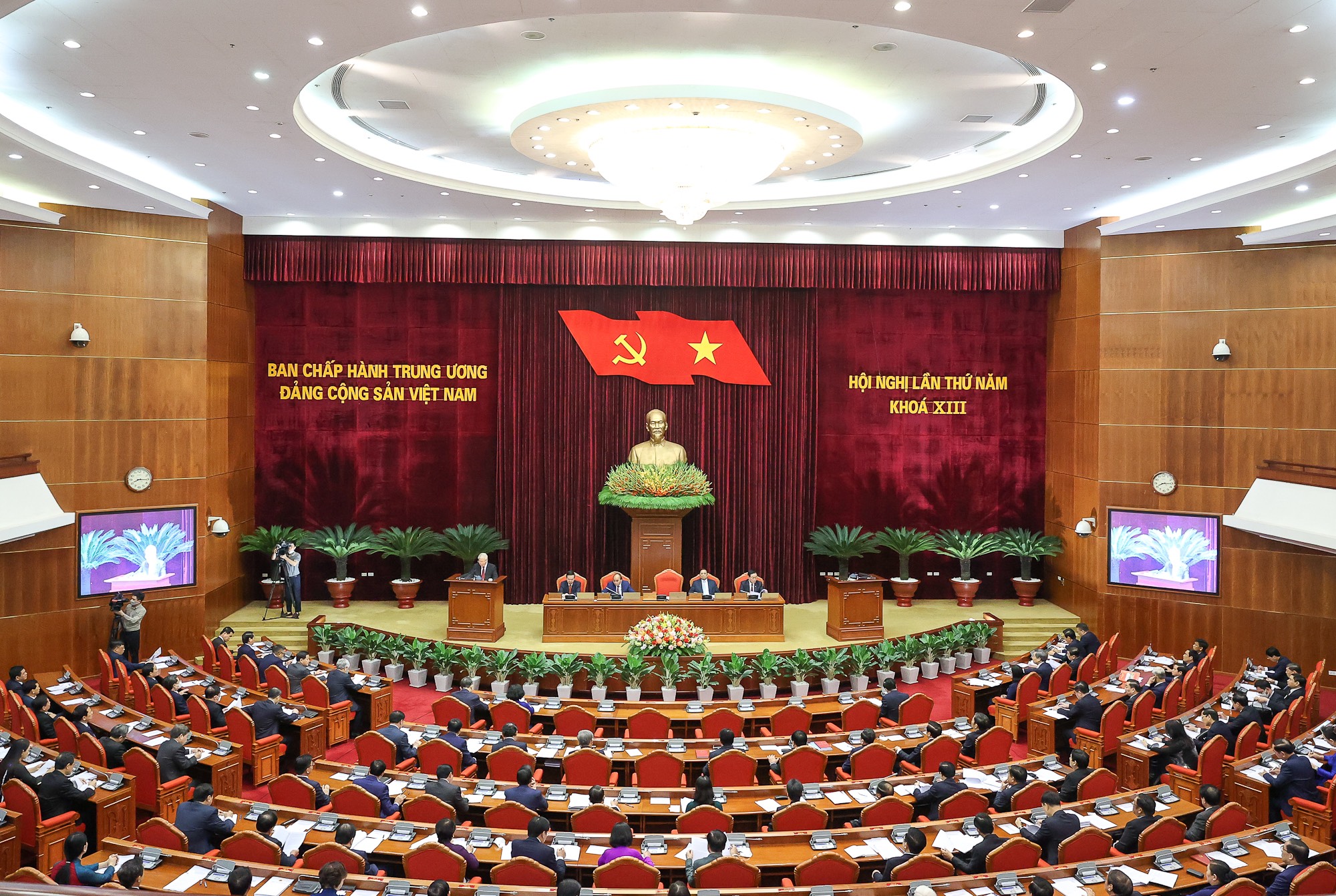 Tổng Bí thư phát biểu khai mạc Hội nghị Trung ương 5 - Ảnh 1. Tổng Bí thư phát biểu khai mạc Hội nghị Trung ương 5 - Ảnh 1.