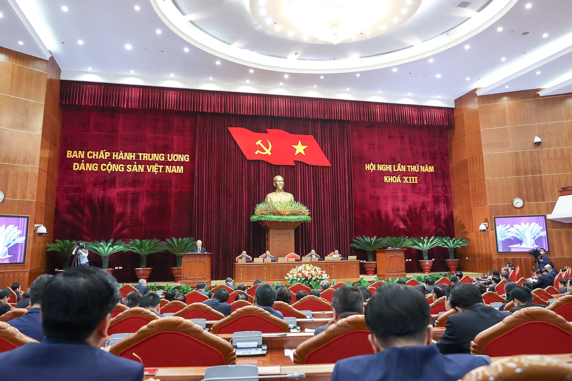 Tổng Bí thư phát biểu khai mạc Hội nghị Trung ương 5 - Ảnh 4. Tổng Bí thư phát biểu khai mạc Hội nghị Trung ương 5 - Ảnh 4.
