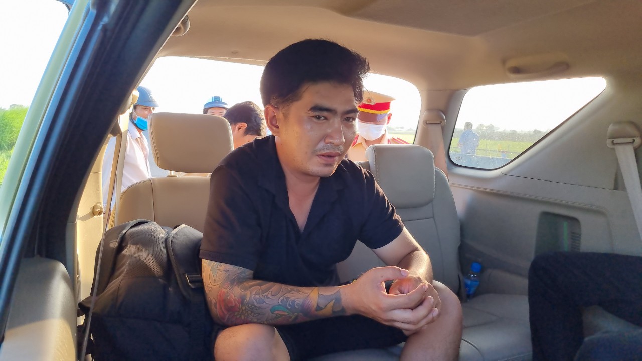 Dùng súng cướp taxi trên tuyến cao tốc Lộ Tẻ - Rạch Sỏi - Ảnh 1. Dùng súng cướp taxi trên tuyến cao tốc Lộ Tẻ - Rạch Sỏi - Ảnh 1.