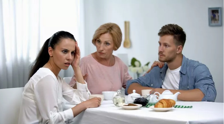 Đằng sau những lời “mật ngọt” của mẹ chồng - Ảnh 1. Đằng sau những lời “mật ngọt” của mẹ chồng - Ảnh 1.