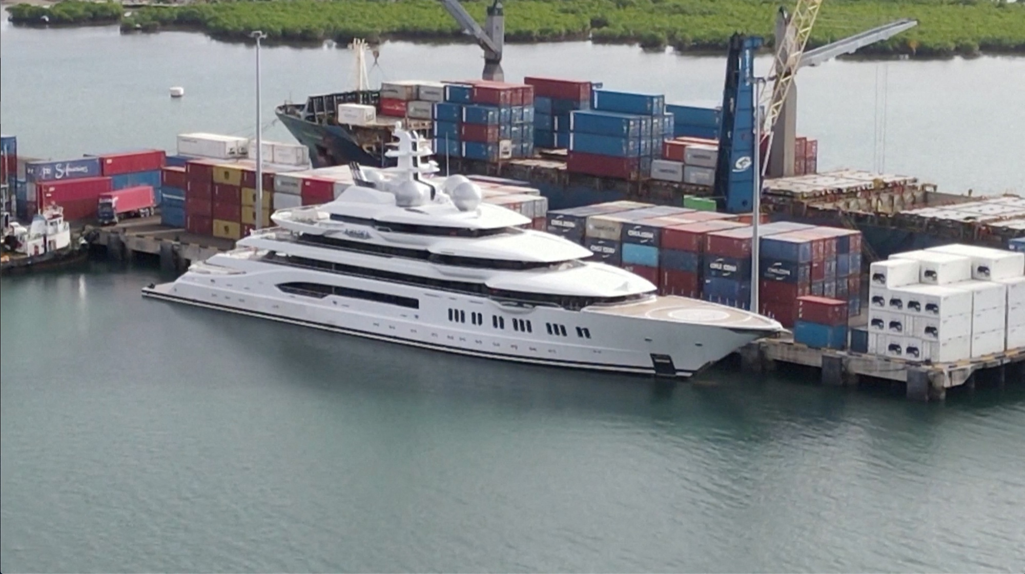 The superyacht of the Russian gold mining tycoon was confiscated - Photo 2.