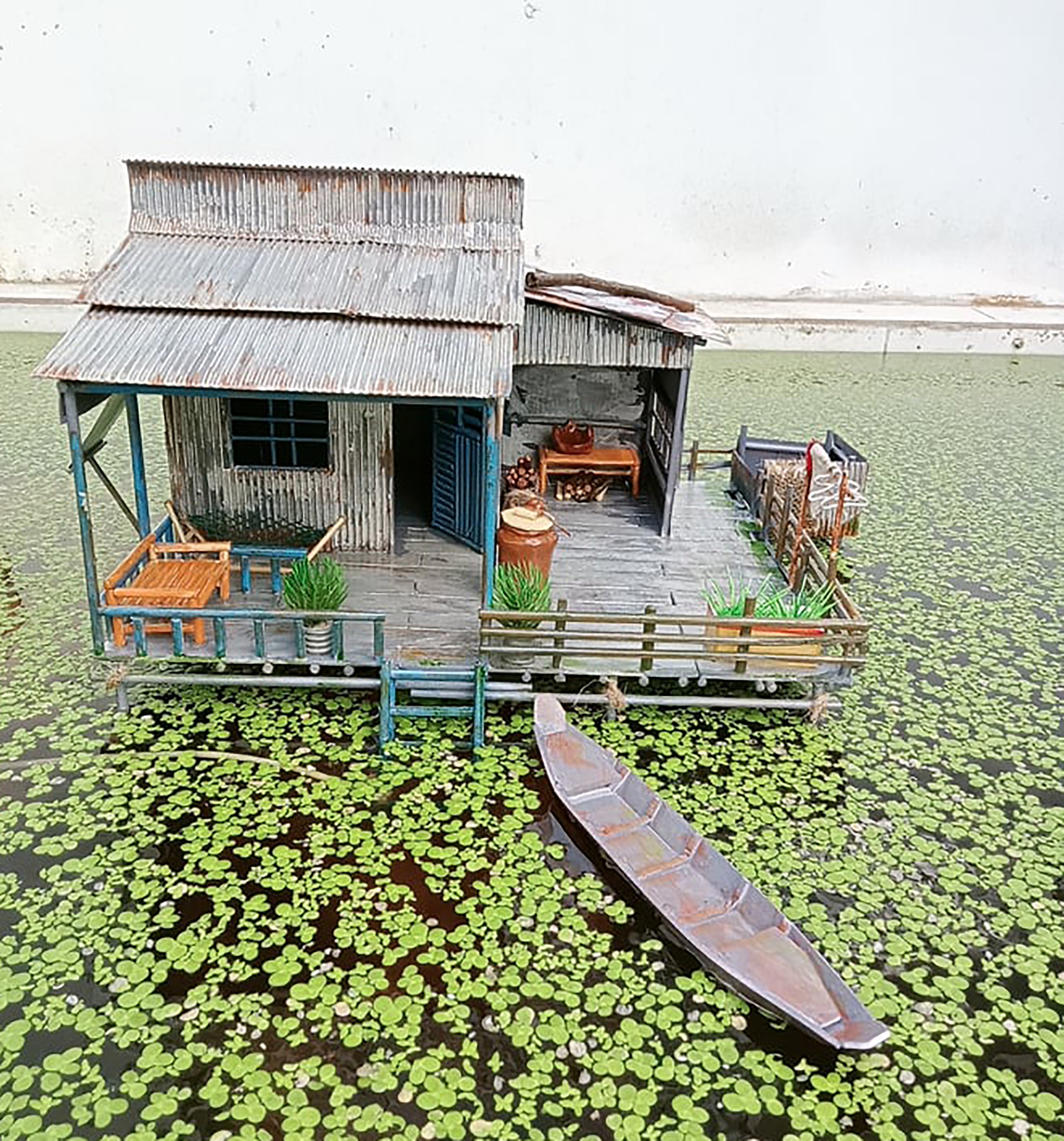 Độc đáo mô hình nhà sàn tí hon vùng sông nước miền Tây