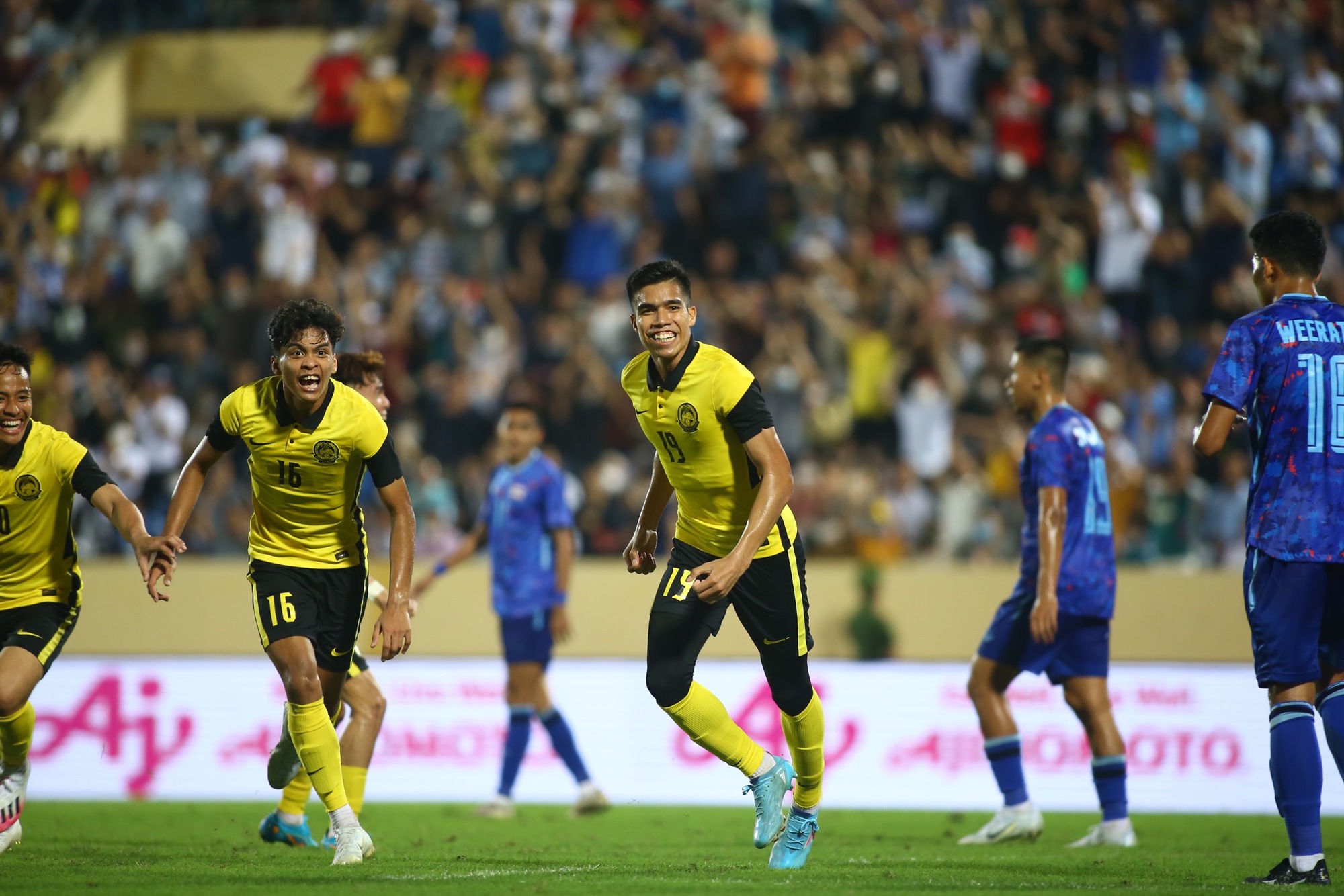 U23 Thái Lan thua ngược Malaysia, người hâm mộ chỉ trích HLV Mano Polking -  Báo Người lao động