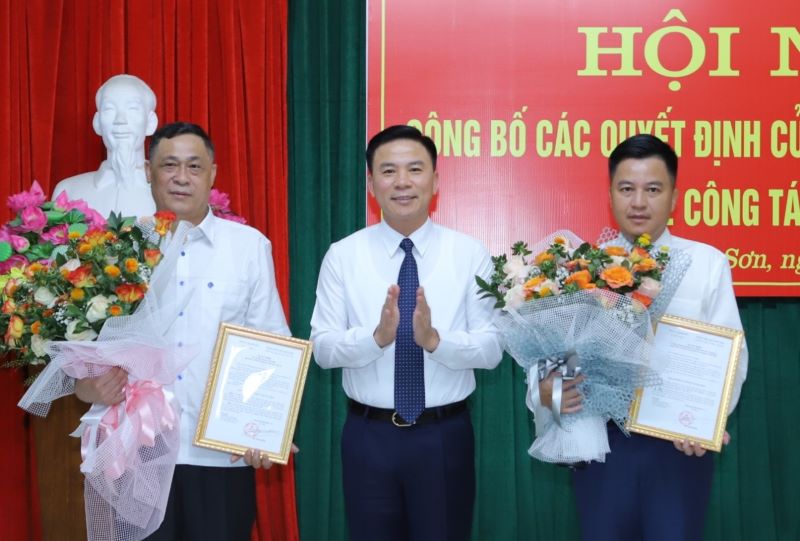Gi&aacute;m đốc Sở X&acirc;y dựng Thanh H&oacute;a nhận nhiệm vụ mới - Ảnh 1.