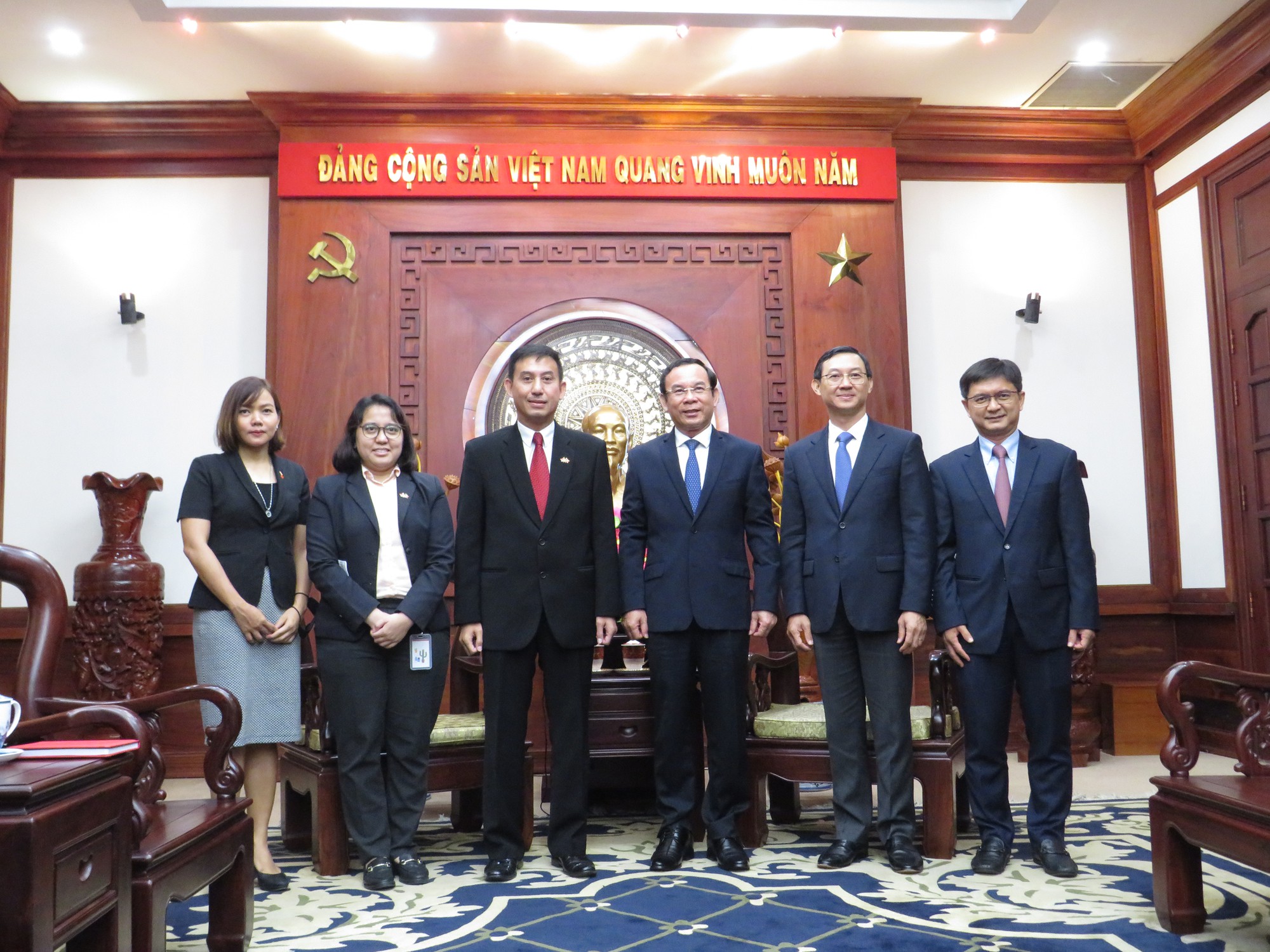 The Indonesian Consulate General proposed that Ho Chi Minh City be twinned with Surabaya City - Photo 4.
