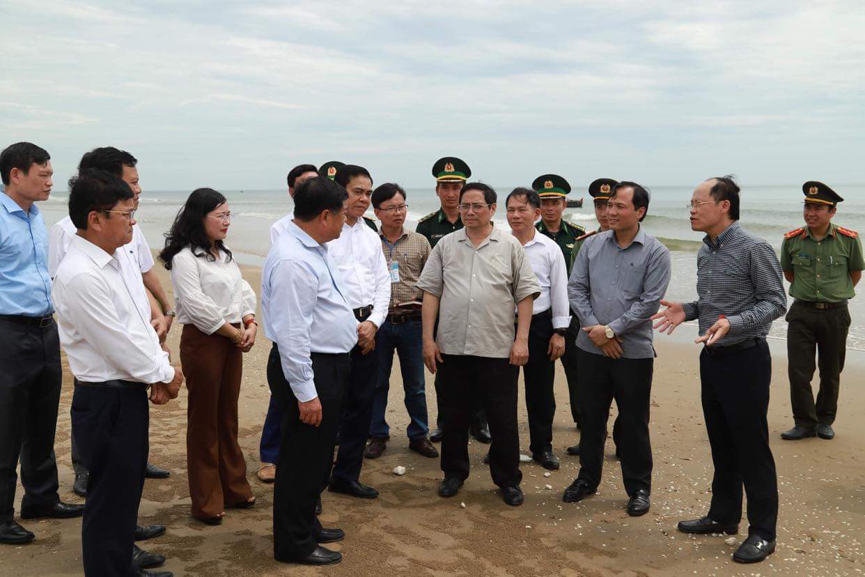 Thủ tướng Phạm Minh Chính dâng hương tại Ngã ba Đồng Lộc, khảo sát mỏ sắt Thạch khê  - Ảnh 4.