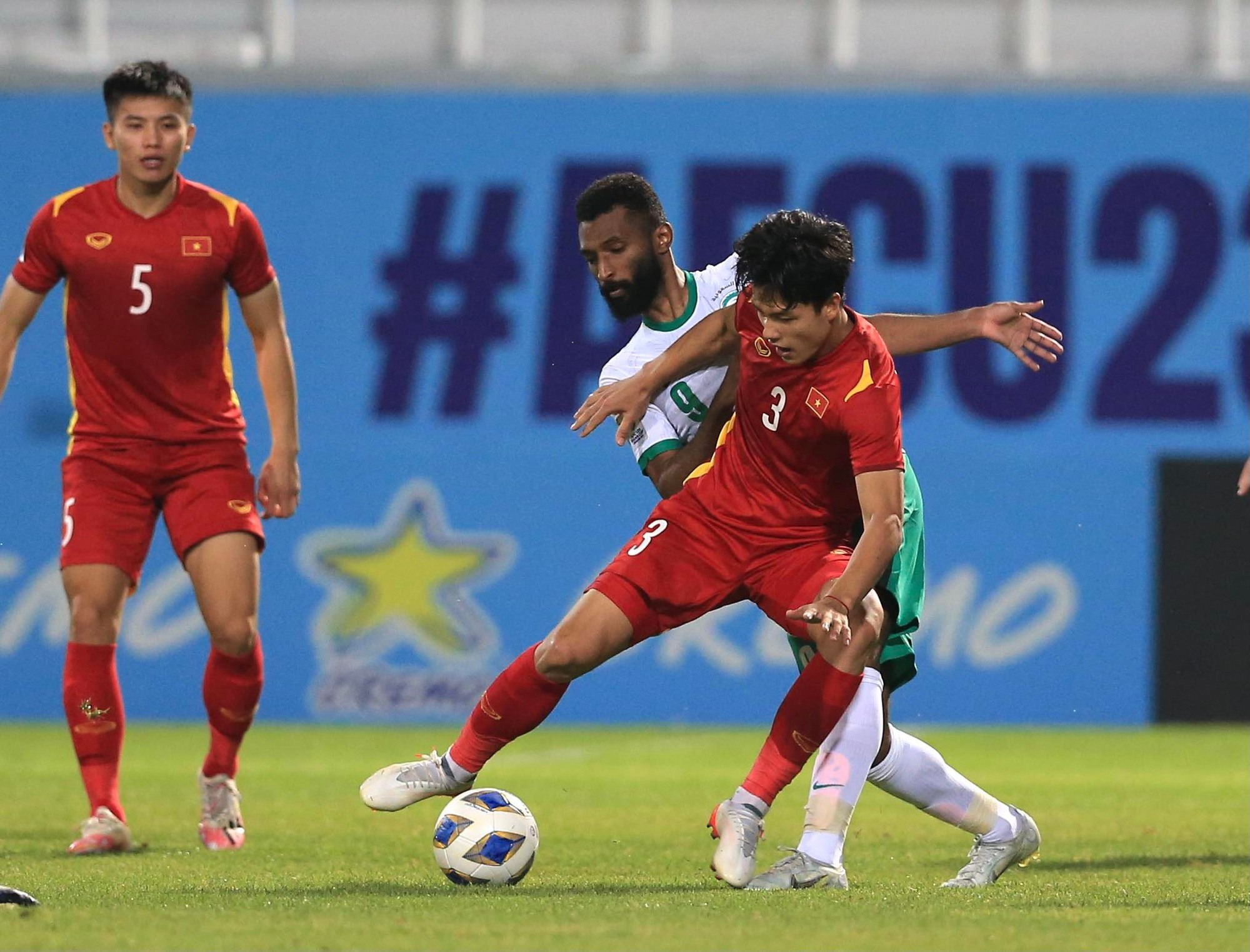 Lối chơi của U23 Việt Nam ở hiệp 2 với Ả Rập Saudi gây tranh cãi - Ảnh 2.