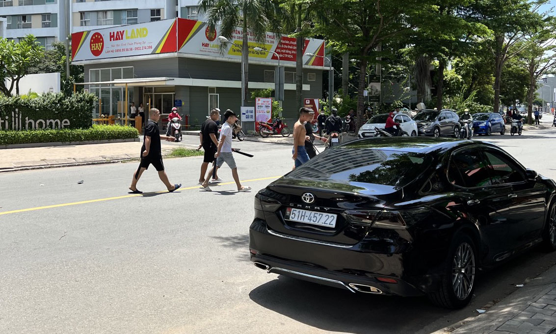 CLIP:  Ch&eacute;m người giữa ban ng&agrave;y ở TP Thủ Đức - Ảnh 1.