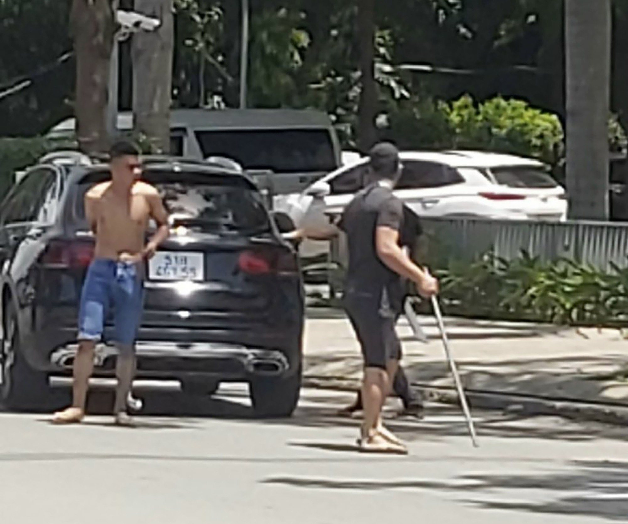 CLIP:  Ch&eacute;m người giữa ban ng&agrave;y ở TP Thủ Đức - Ảnh 2.