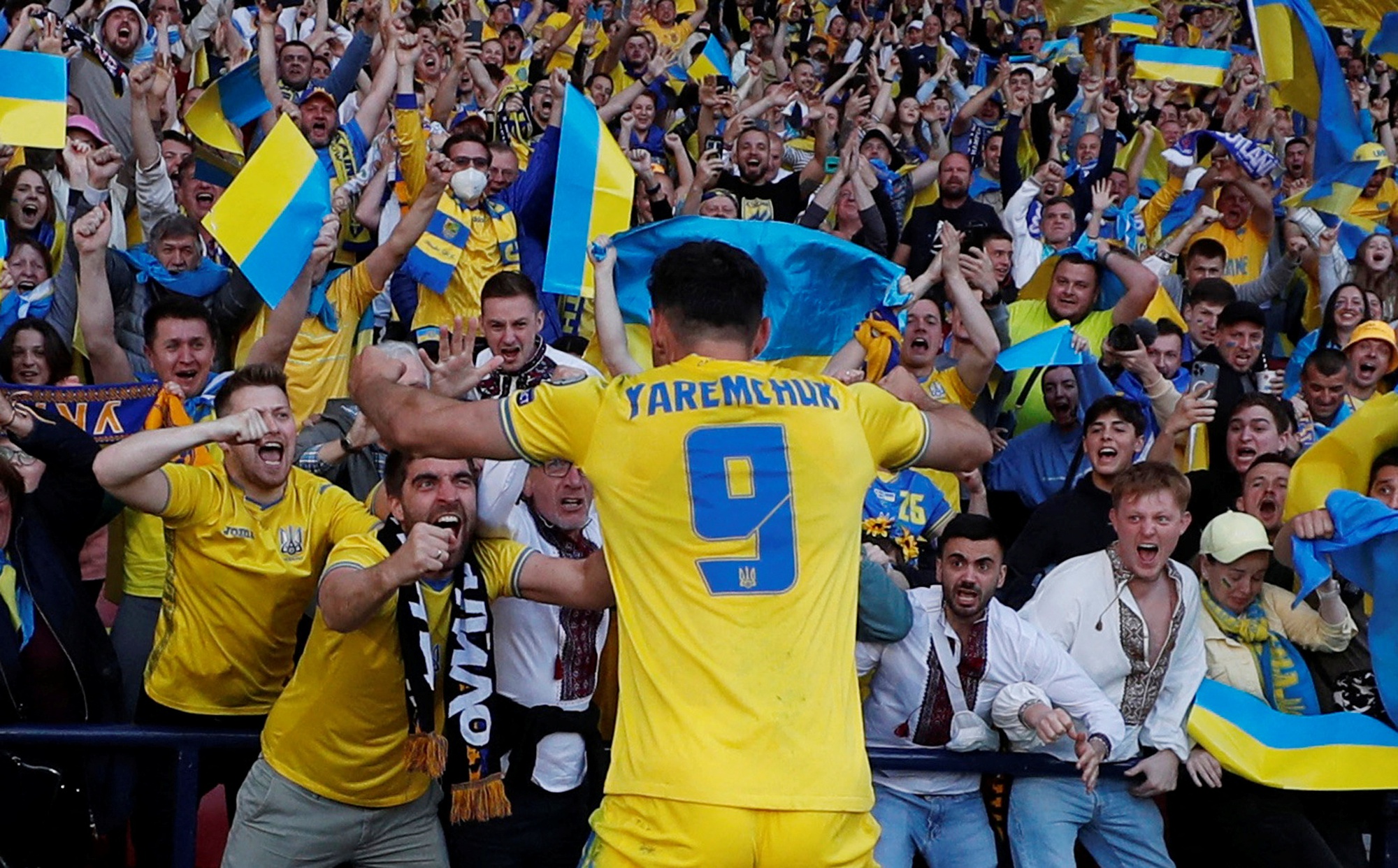 Thắng chủ nhà Scotland, Ukraine áp sát World Cup 2022 - Ảnh 5.