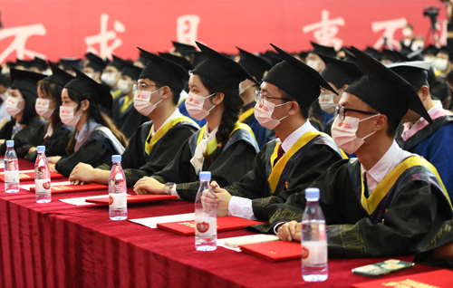 Trung Quốc: Sinh viên tốt nghiệp giữa bão thất nghiệp - Ảnh 1.