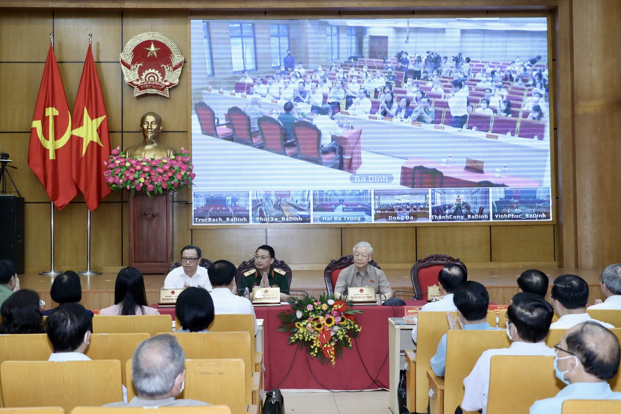Hình ảnh Tổng Bí thư Nguyễn Phú Trọng tiếp xúc cử tri tại Hà Nội - Ảnh 3.