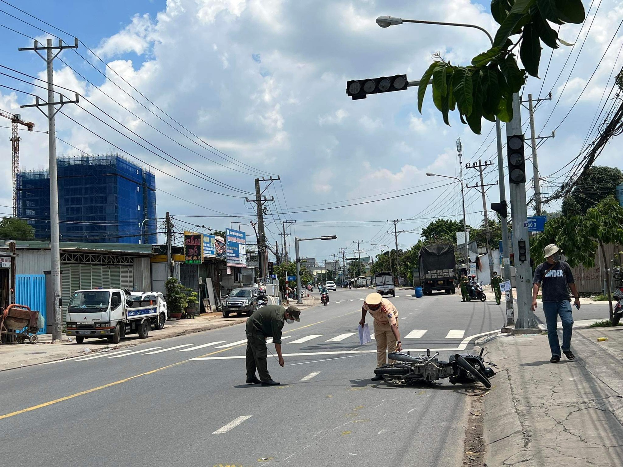 Nữ công nhân từ Đồng Nai qua Bình Dương, gặp tai nạn tử vong tại chỗ - Ảnh 1. Nữ công nhân từ Đồng Nai qua Bình Dương, gặp tai nạn tử vong tại chỗ - Ảnh 1.