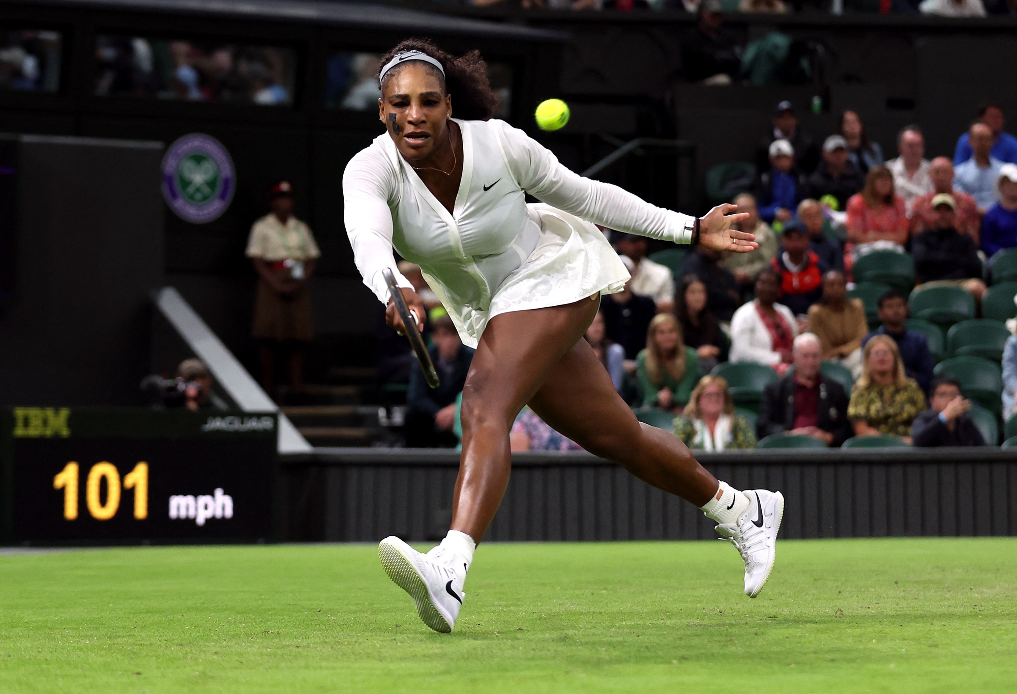 Nữ tay vợt người Pháp gốc Việt gây sốc bằng trận thắng Serena Williams - Ảnh 2.