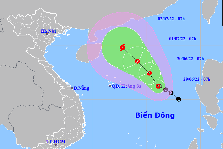 Áp thấp nhiệt đới khả năng mạnh lên thành bão trên Biển Đông - Ảnh 1.