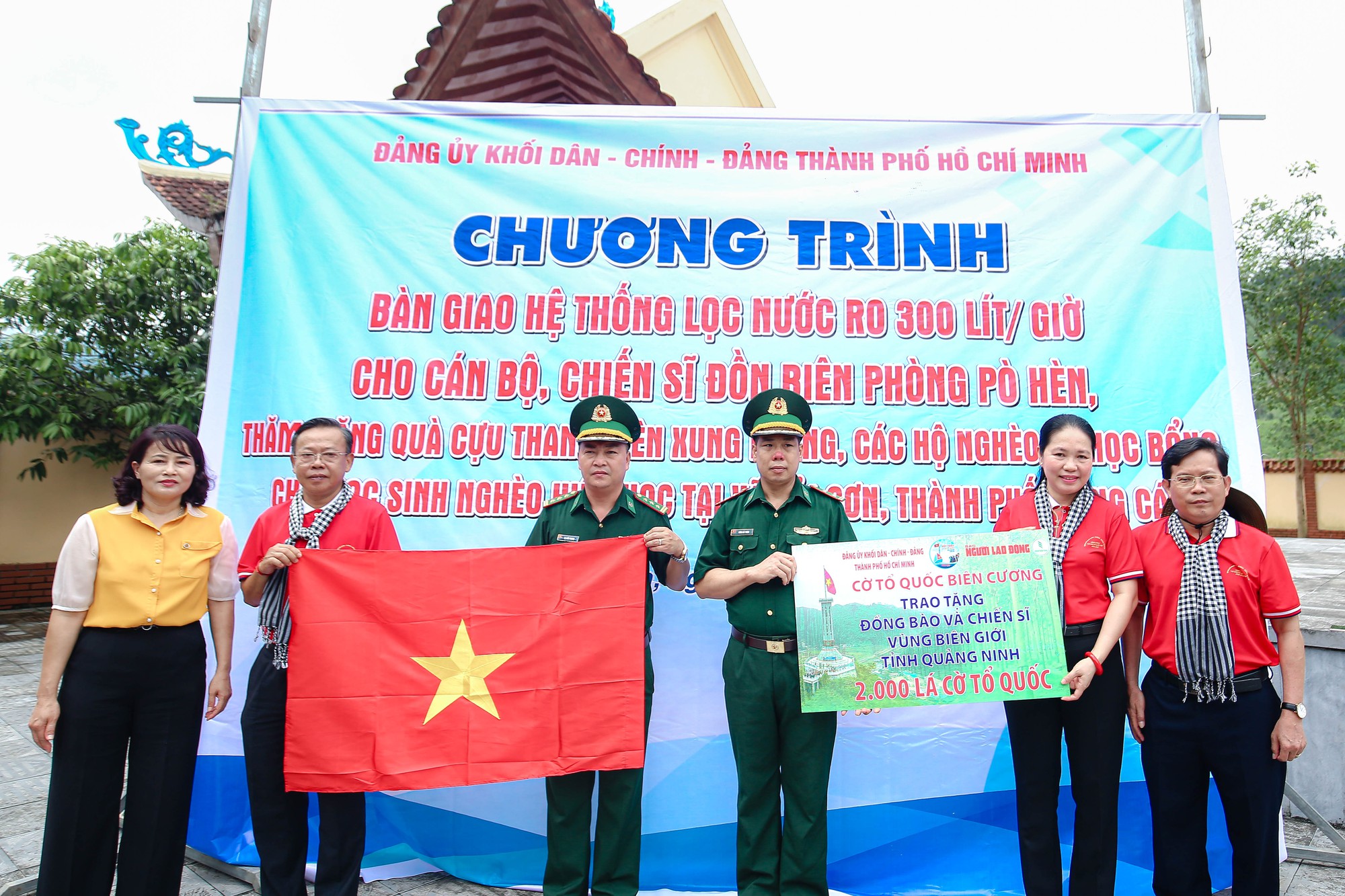 Ngư dân Việt Nam luôn mang trong mình tình yêu đất nước và lá cờ Tổ quốc. Hình ảnh những con tàu cá vô số bao quanh lá cờ rực lửa cùng rìa biển đầy gió vẫn còn là kỷ niệm đẹp suốt cả một thời đại. Hãy để mình bị cuốn hút bởi hình ảnh đó trên trang web của chúng tôi.