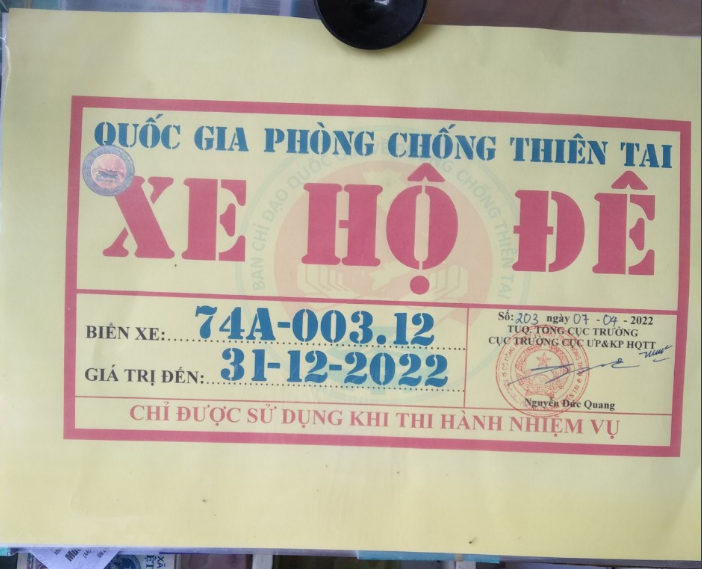 Tài xế xe biển xanh không chịu mua vé qua trạm, bất hợp tác - Ảnh 3.