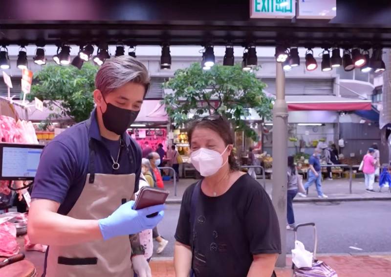 The handsome man selling butcher captured the hearts of thousands of women in Hong Kong - Photo 4.