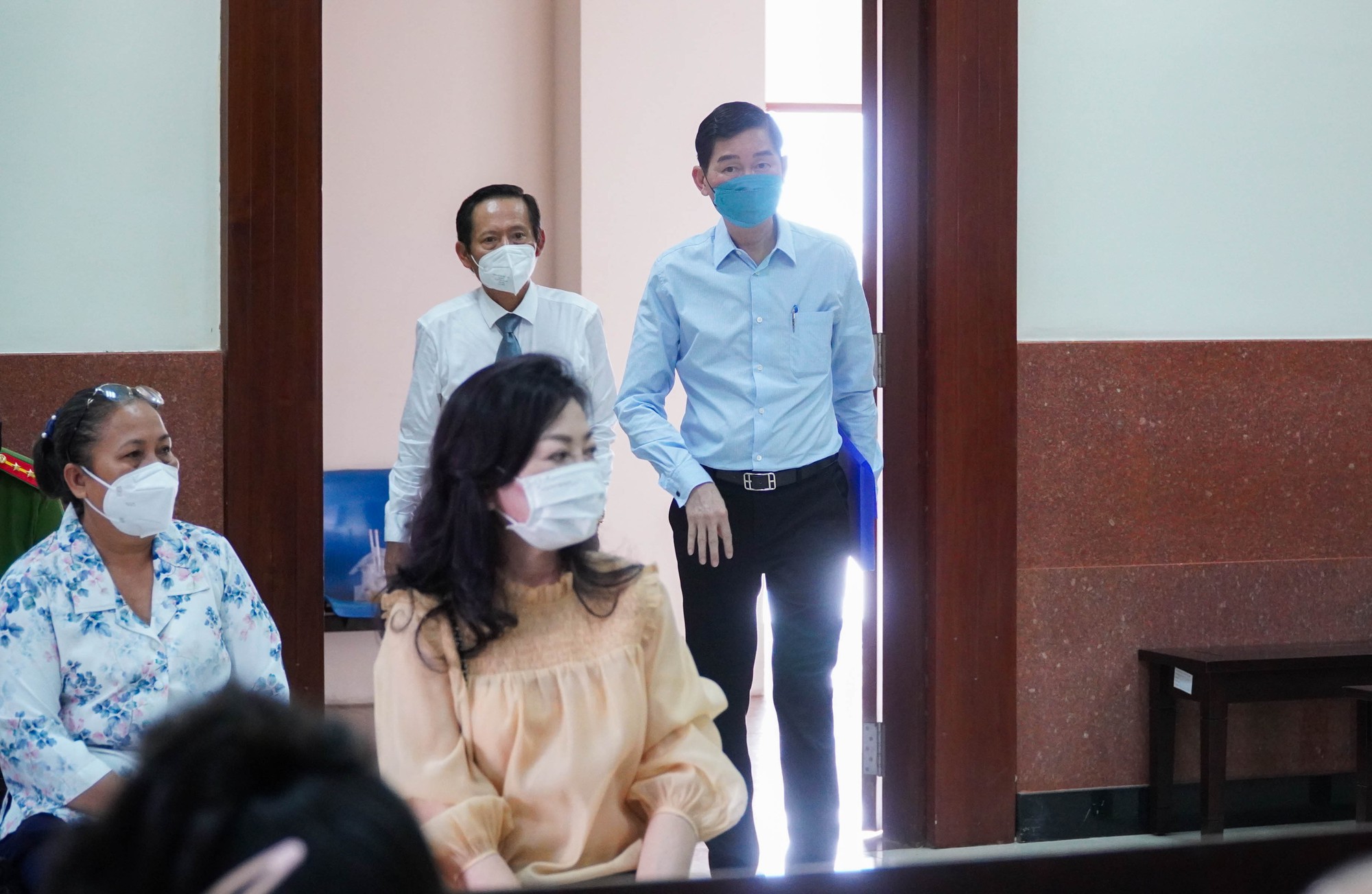 Chùm ảnh: Nguyên phó chủ tịch UBND TP HCM Trần Vĩnh Tuyến tiếp tục hầu tòa - Ảnh 2.