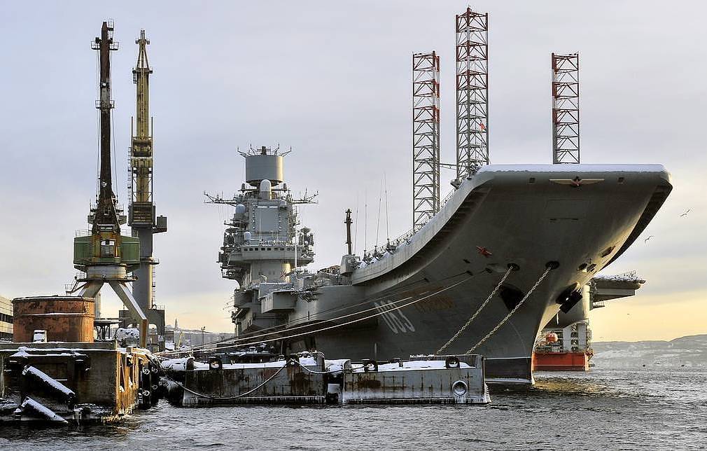 Bad luck clings to Russia's only aircraft carrier - Photo 1.