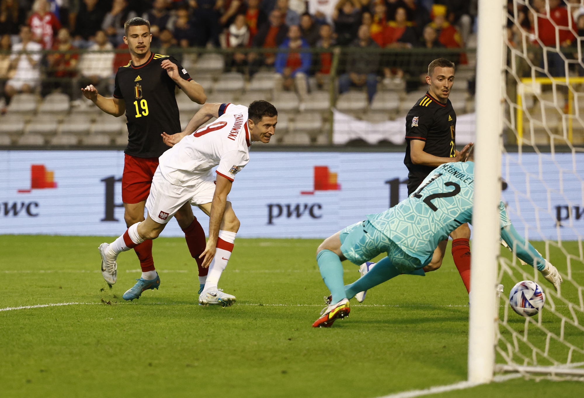 Quỷ đỏ Bỉ trút giận, Ba Lan thảm bại không tưởng ở Nations League - Ảnh 3.