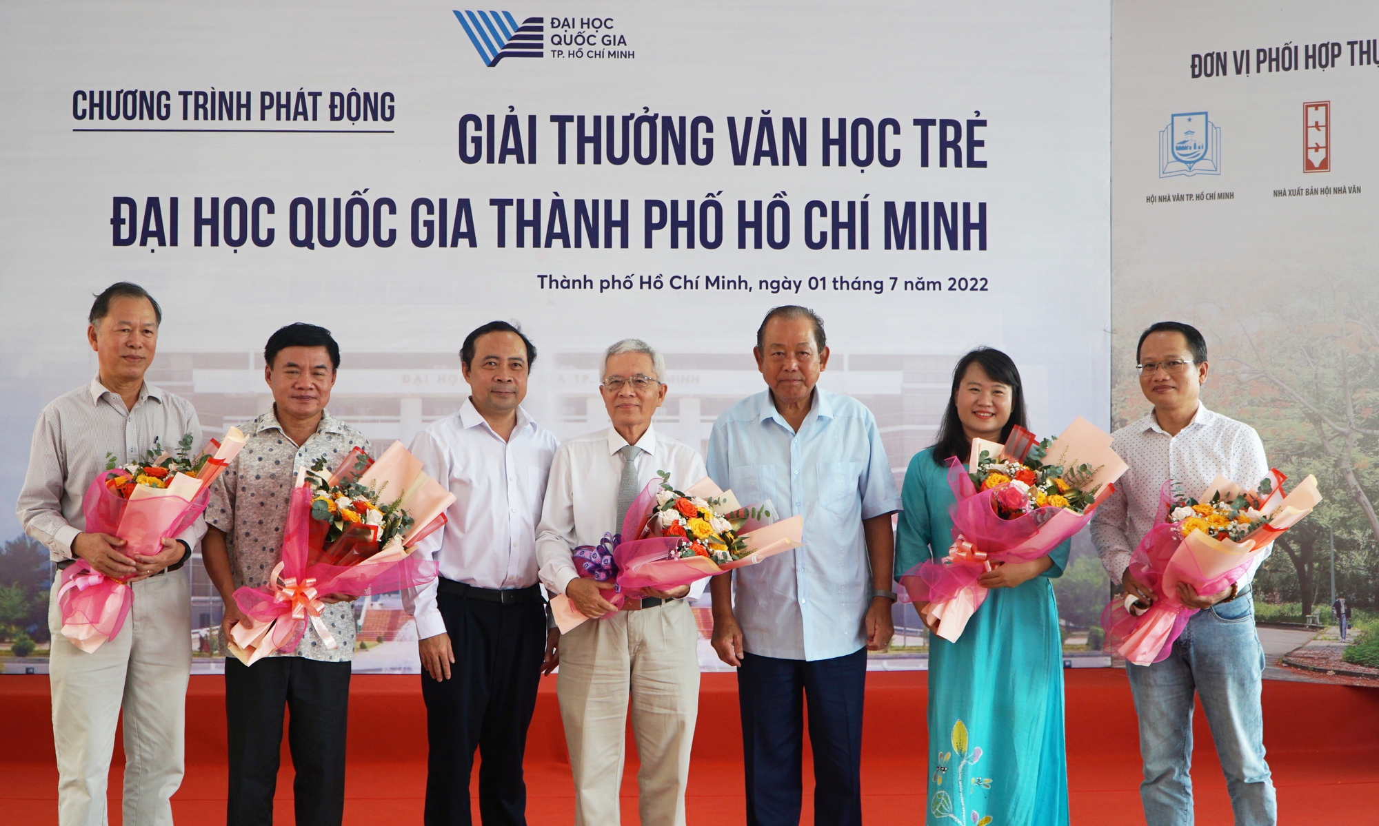 Lần đầu có giải thưởng Văn học trẻ ĐHQG TP HCM - Ảnh 1.