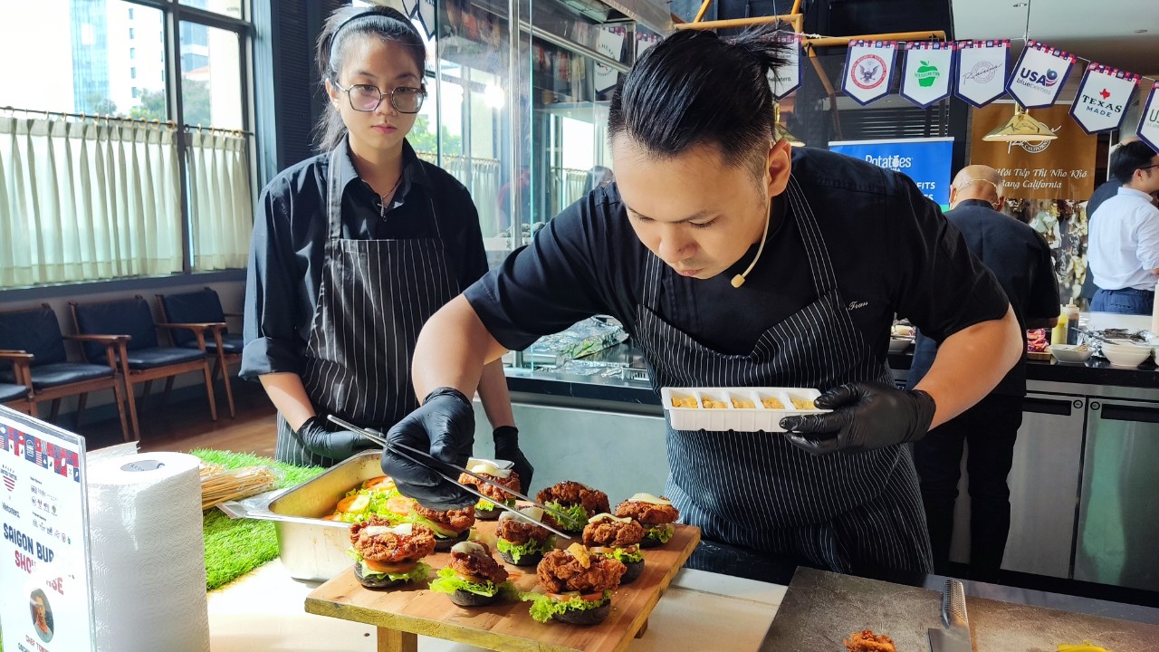 Mỹ quảng bá bánh mì burger, nhân sâm thượng hạng… tới người Việt - Ảnh 2.