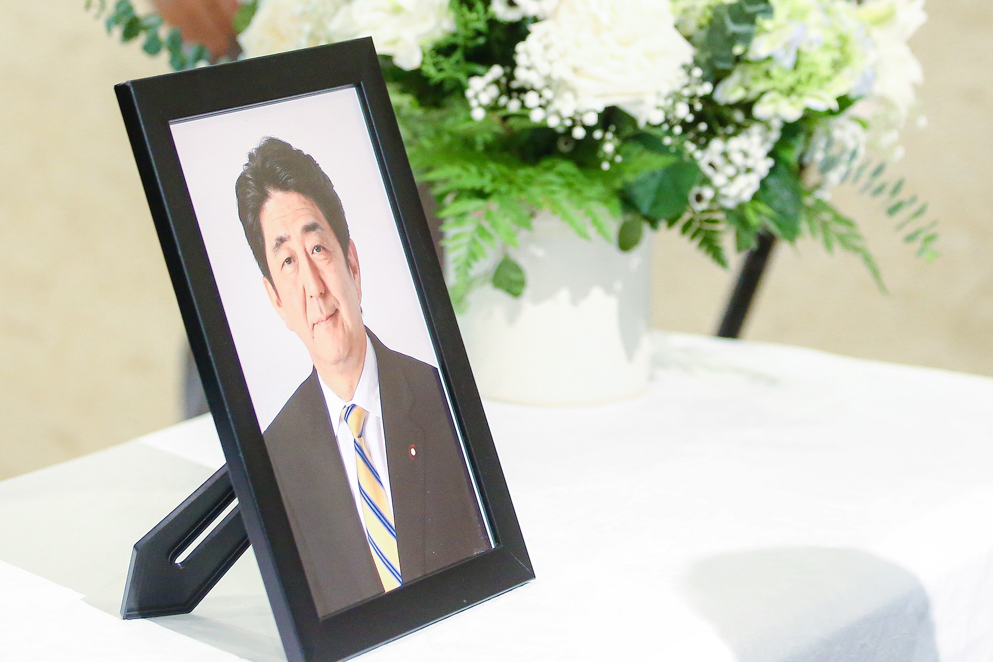 To&agrave;n văn lời L&atilde;nh đạo Việt Nam ghi sổ tang tưởng niệm cố Thủ tướng Abe Shinzo - Ảnh 1.