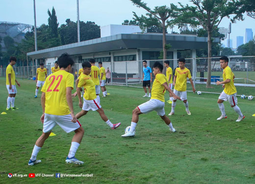 U19 Việt Nam tập sút 11 m để đấu Malaysia chiều nay - Ảnh 1.